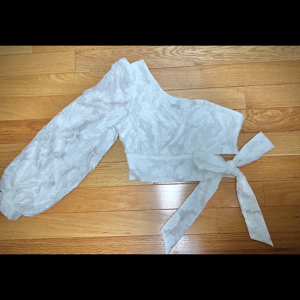 White lace pattern crop blouse with tie waist